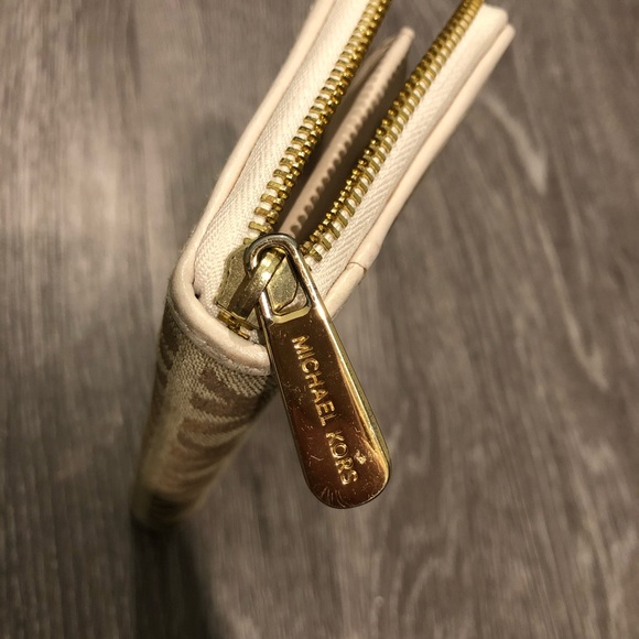 🎉HP🎉Michael Kors Continental Signature Wallet - Picture 7 of 8